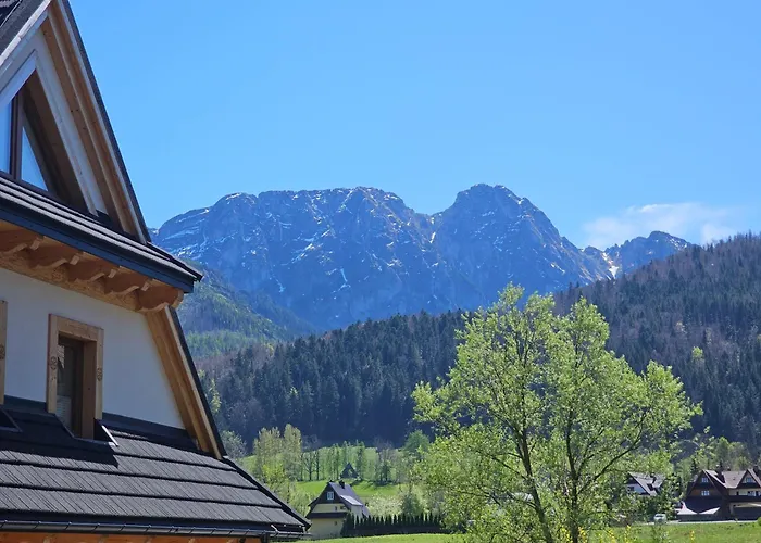 Apartament Rodzinny Tatra Giewont View Skibówki 11A by RentiloPL Zakopane | 2★